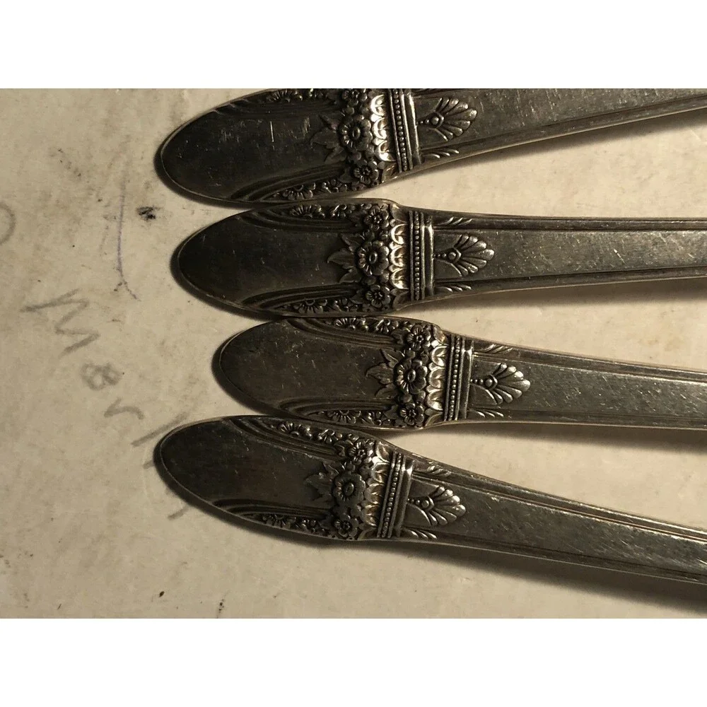 4 1847 Rodgers Bros Salad Forks 6 .75 “ First Love Silverplate